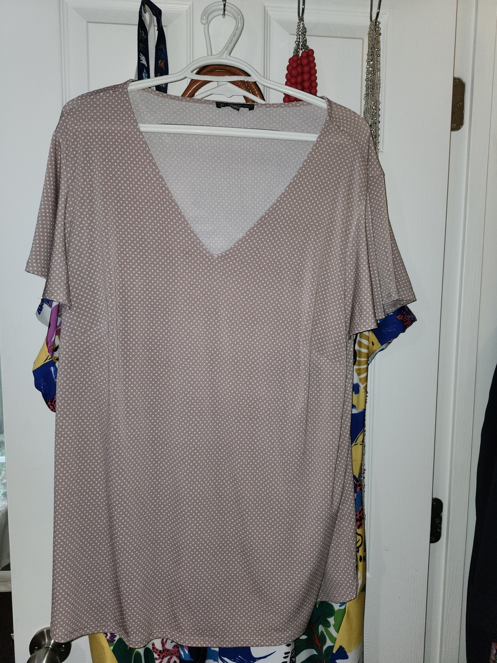Adrianna Papell Dusty Mauve V-Neck Short Sleeve Polka Dot Top